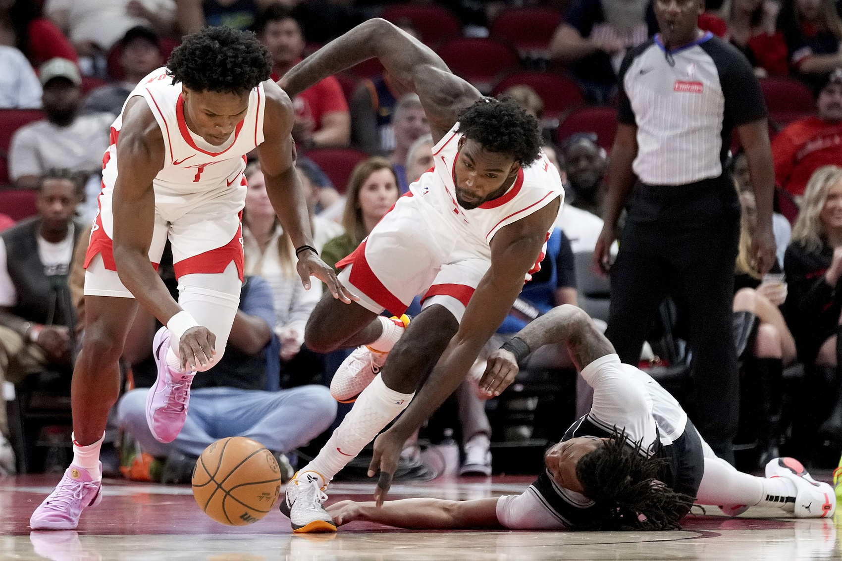 斯通：每支球队都在打听我们的球员 我们有这么多年轻人令人羡慕